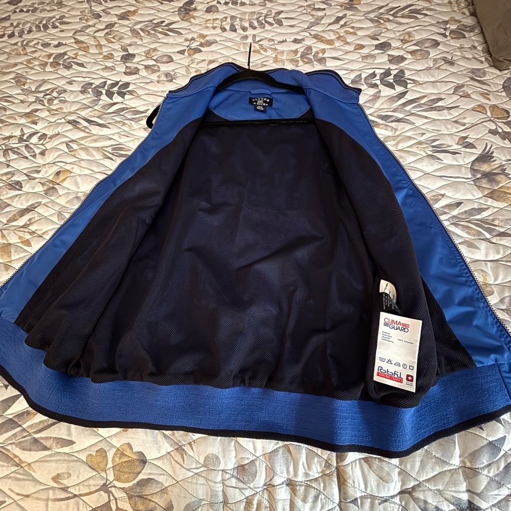 Women’s Cutter & Buck Navy/black windbreaker Vest !